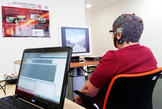 La tecnología BCI frena los efectos degenerativos de la vejez en el cerebro,