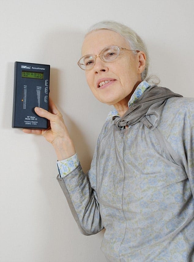 Ella es Mary Coales y sufre de Hipersensibilidad electromagnética.