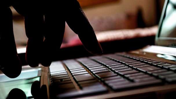 Un cibercriminal puede leer tus correos y entender lo que haces o cómo te comunicas.